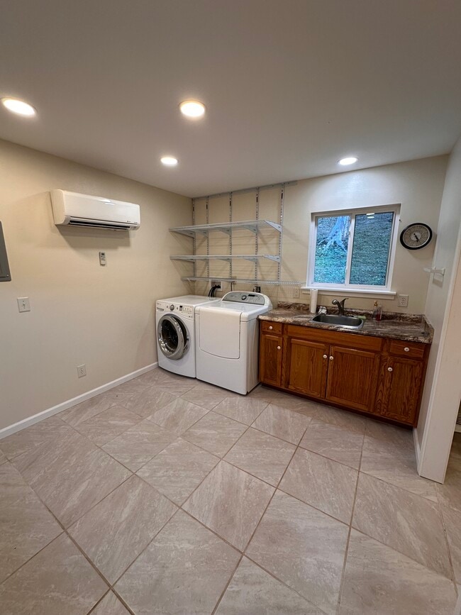 Building Photo - 304 Carson Elliott Dr