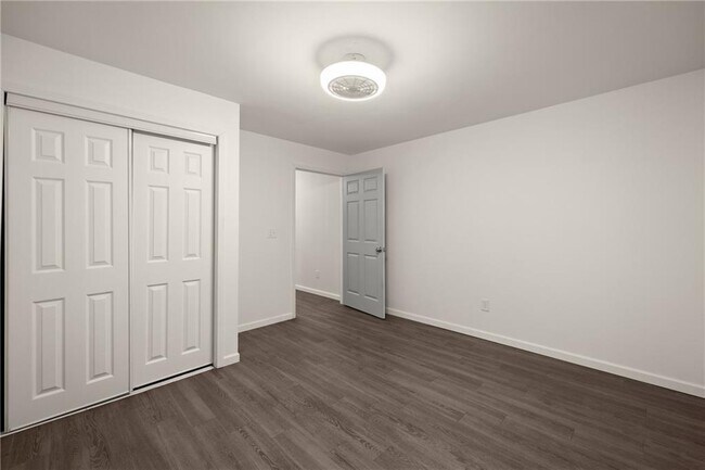 Building Photo - 5485 Mercedes Dr