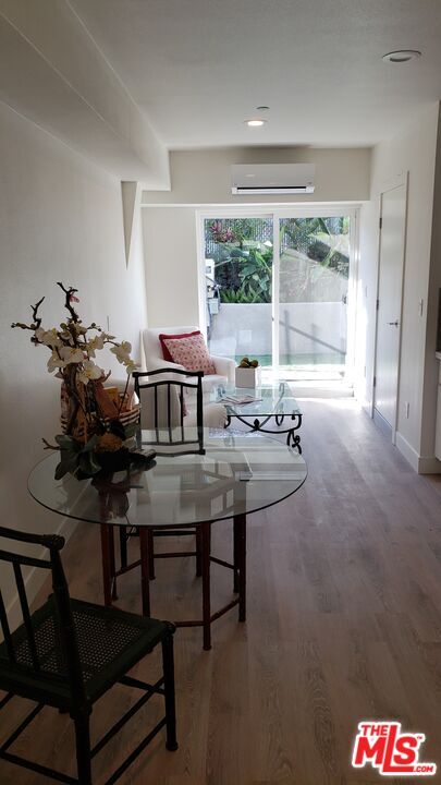 Building Photo - 2133 Carmona Ave