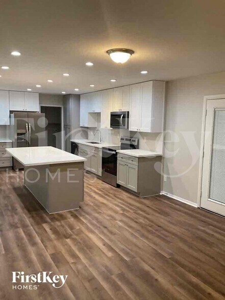 Building Photo - 3842 W Cheryl Dr