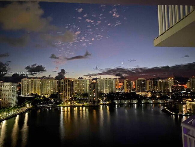 Building Photo - 18081 Biscayne Blvd