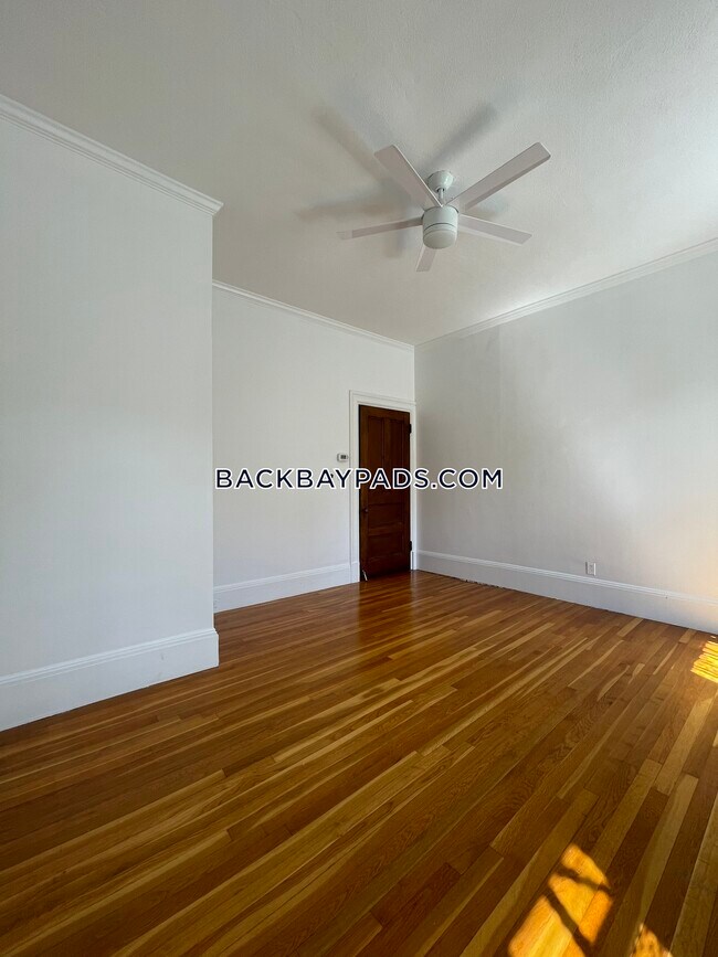 Building Photo - 370 Marlborough St