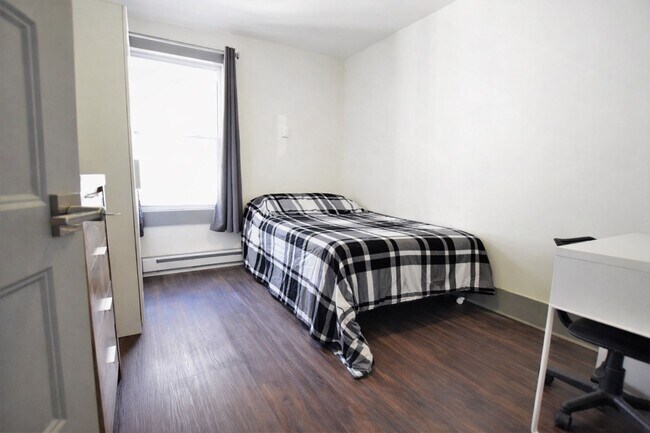 Building Photo - 306 Bryant Ave