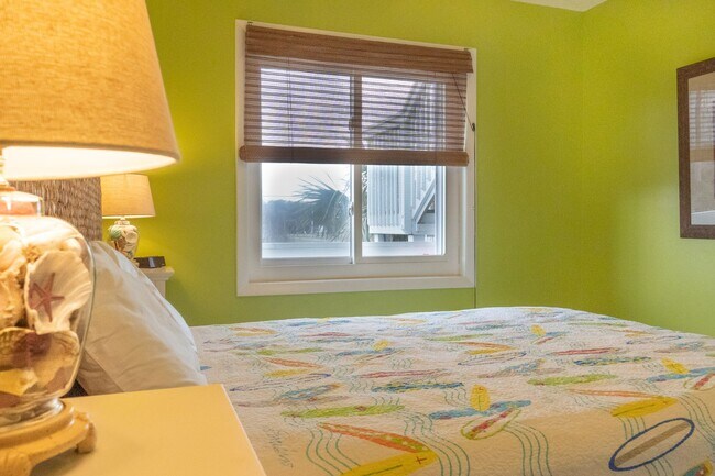 Building Photo - ELEGANT OCEANFRONT OFF-SEASON RENTAL FOR YOUR PERFECT WINTER GETAWAY