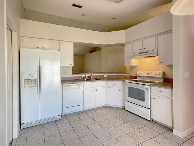 Building Photo - Three-Bedroom Home near Lake Elbert