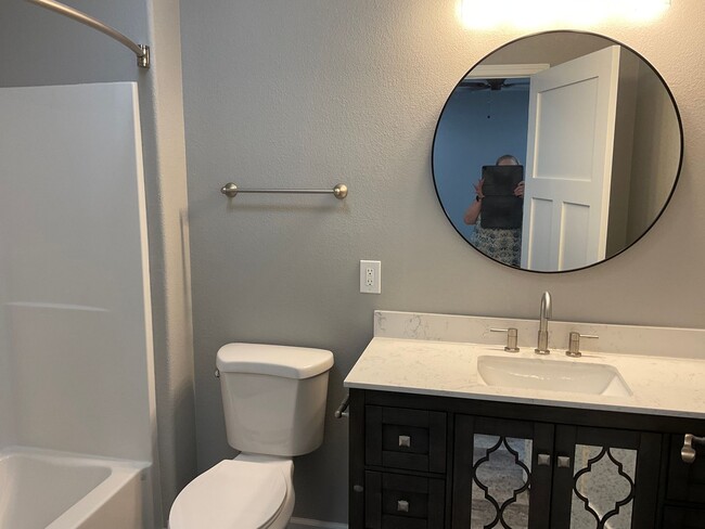 Building Photo - PRE LEASING- AVAILABLE JUNE 10TH - 3 Bedroom/2 Bathroom House In Frontenac