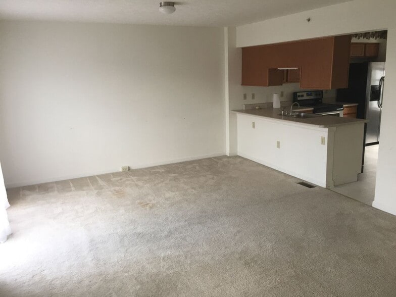 Building Photo - 137 mountain drive