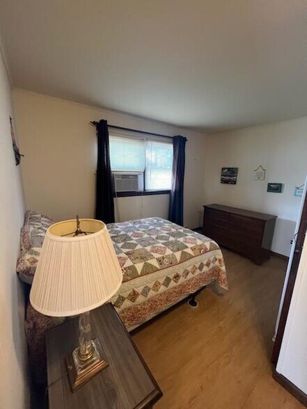 Contact me other bedroom pictures - 144 5th St S