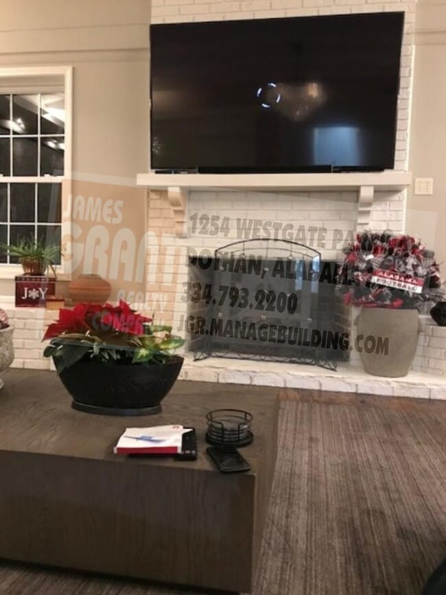 Building Photo - 1604 Haisten Dr