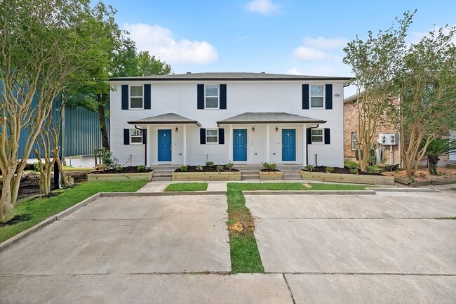 Building Photo - Waterfront Townhome Living!