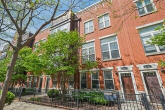 Building Photo - 2504 S Calumet Ave