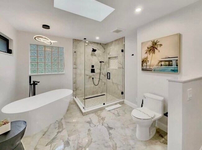 Building Photo - 5940 NE 22nd Ave