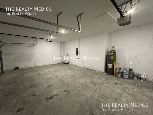 Building Photo - 1537 Meadowlark Dr