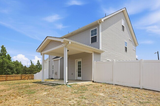 Building Photo - Like new single family home in Cameron, NC!