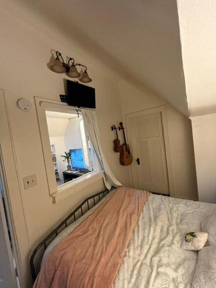 Building Photo - 3472 N Downer Ave