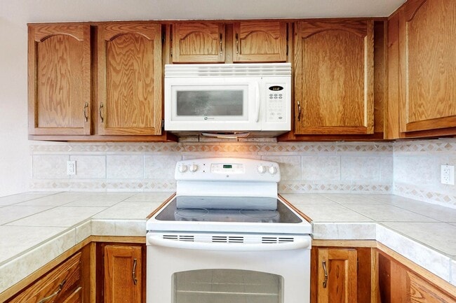 Building Photo - NE well located  Two Bedroom Condo.