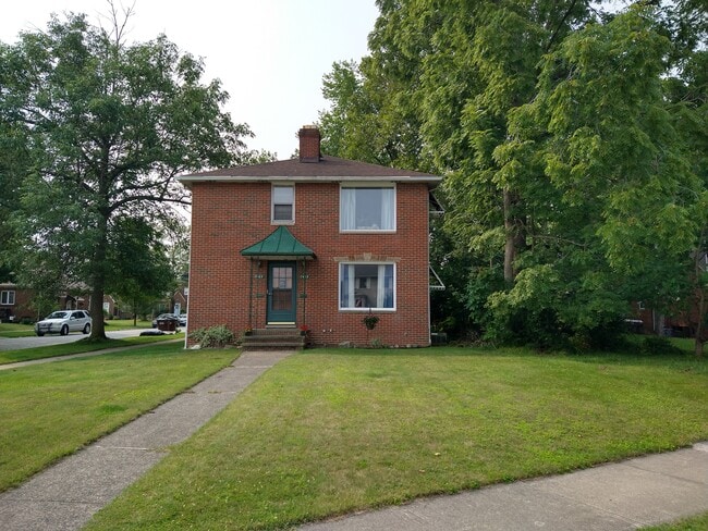 Building Photo - 2403 Brookview Blvd
