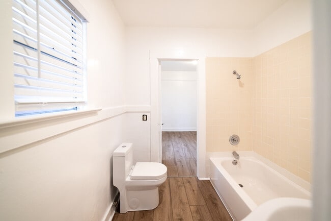 Building Photo - 1620 Kearney St