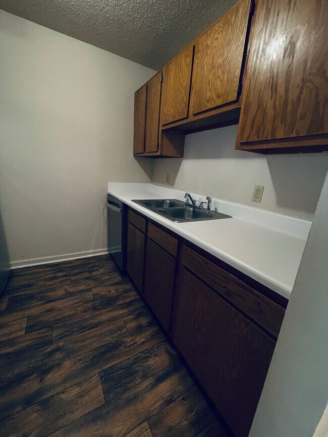 Building Photo - 105 Oriole Dr