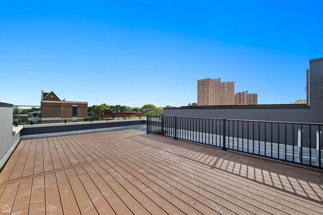 Building Photo - 3902 S Lake Park Ave