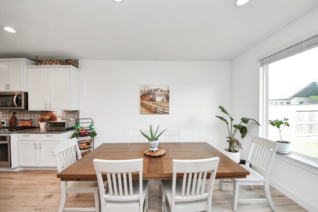 Building Photo - 21130 Almaco Dr