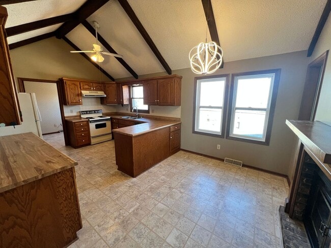 Building Photo - Spacious 3BR Home with 3-Car Garage & Big Backyard