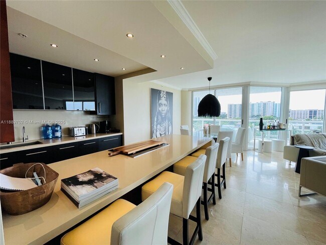 Building Photo - 16400 Collins Ave