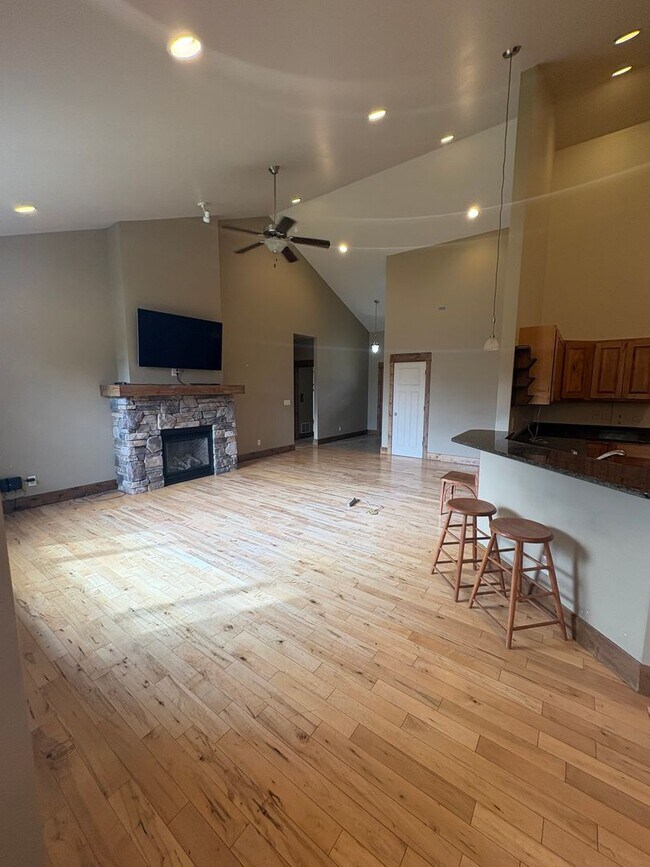 Building Photo - 3114 Madrona Ln