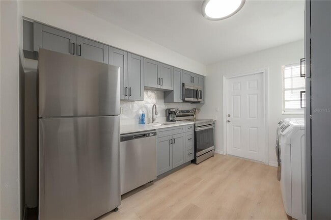 Building Photo - 6908 S MacDill Ave