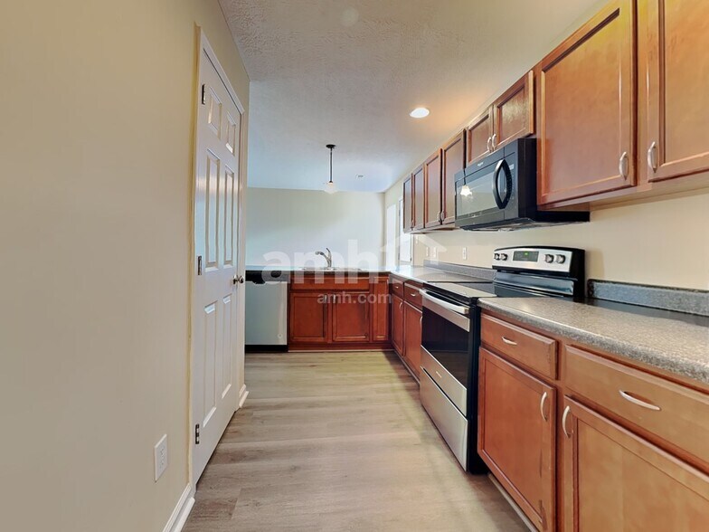 Building Photo - 1220 Swan Pond Ln