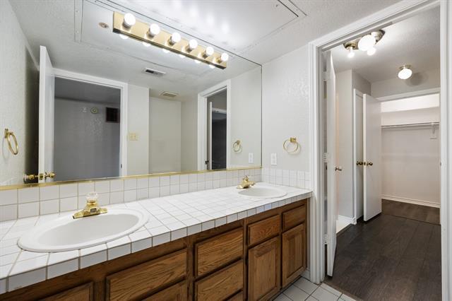 Building Photo - 1533 Signal Ridge Pl