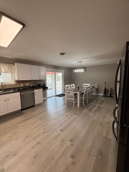 Building Photo - 11105 E 8th Ave