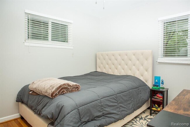 Building Photo - 1577 E Melton Rd