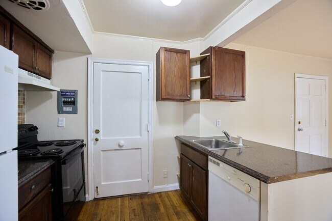 Building Photo - 1337 Briarwood Dr NE