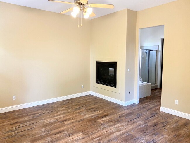 Building Photo - Custom North Fresno 4/3