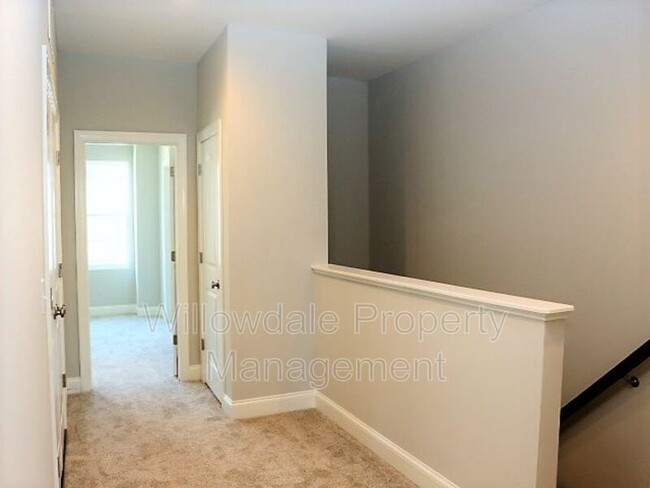Building Photo - 904 Laurel Gate Dr