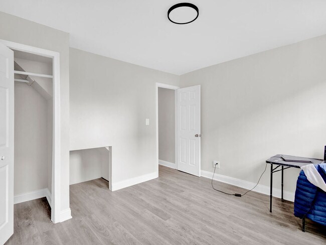 Building Photo - 1214 E Eager St