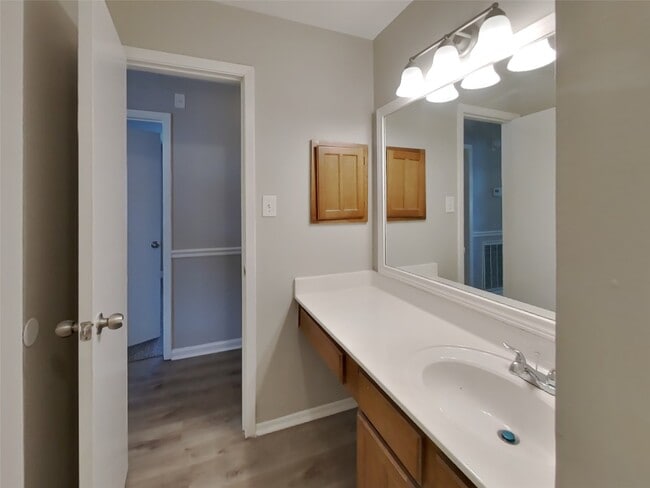 Building Photo - 7206 Sonnet Glen Ln