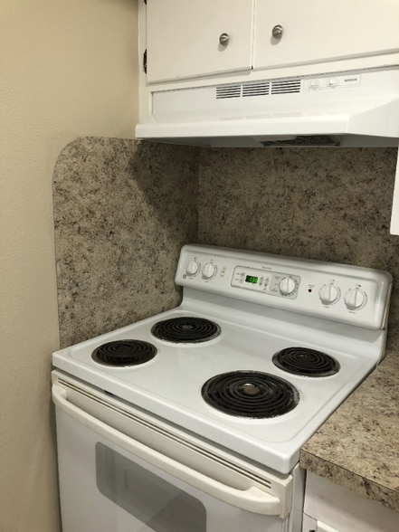 Building Photo - 304 Powers St