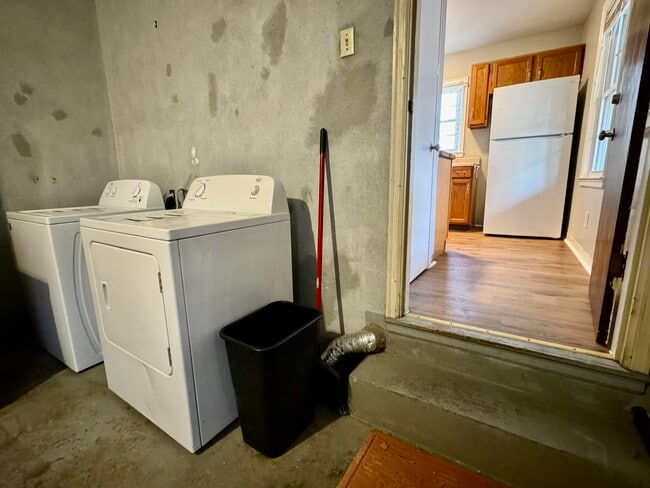 Building Photo - 479 Stratford Dr