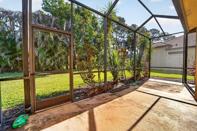 Building Photo - 854 SW St Tropez Ct