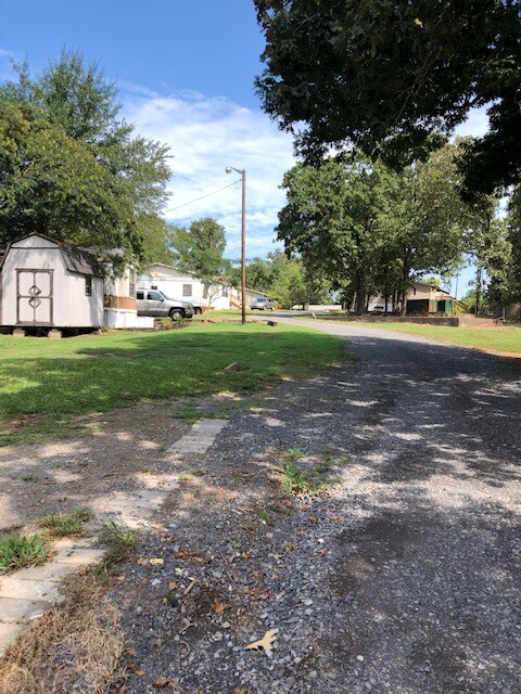 Building Photo - 1717 Hatcher Rd