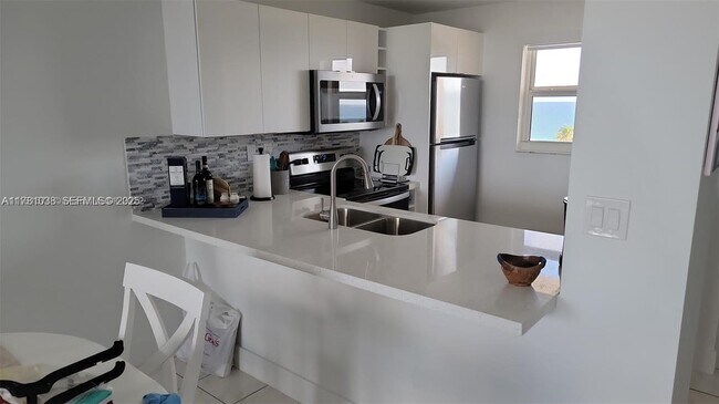 Building Photo - 1391 S Ocean Blvd