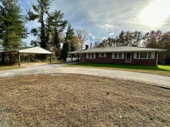 Building Photo - Unlock the Door to The Perfect Rental