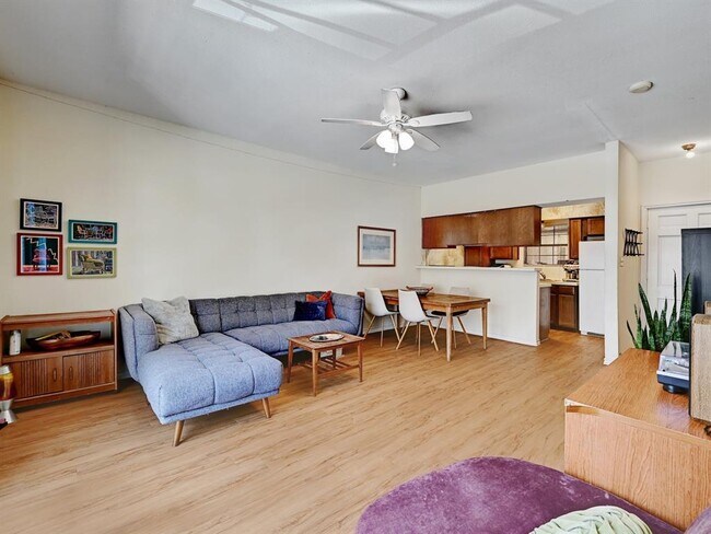 Building Photo - 1908 San Antonio St