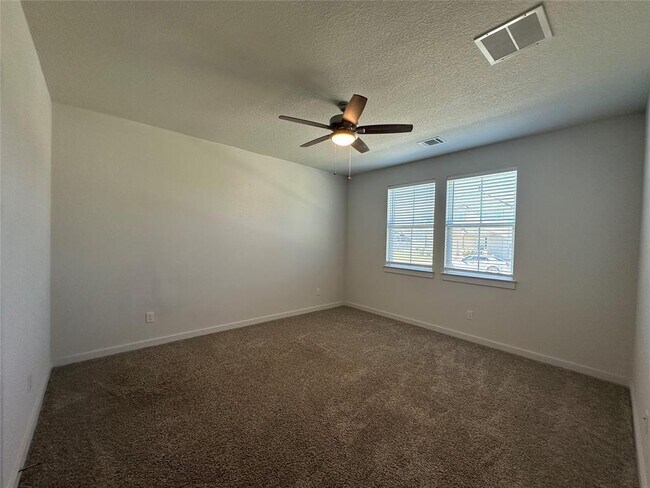 Building Photo - 212 Whisper Rill Dr