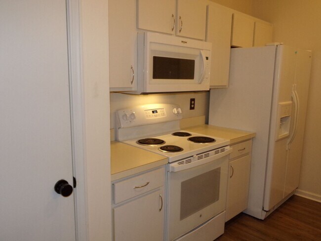 Building Photo - 127 Village Ct