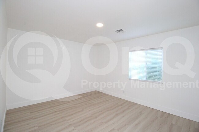 Building Photo - 4148 N 15th Ave