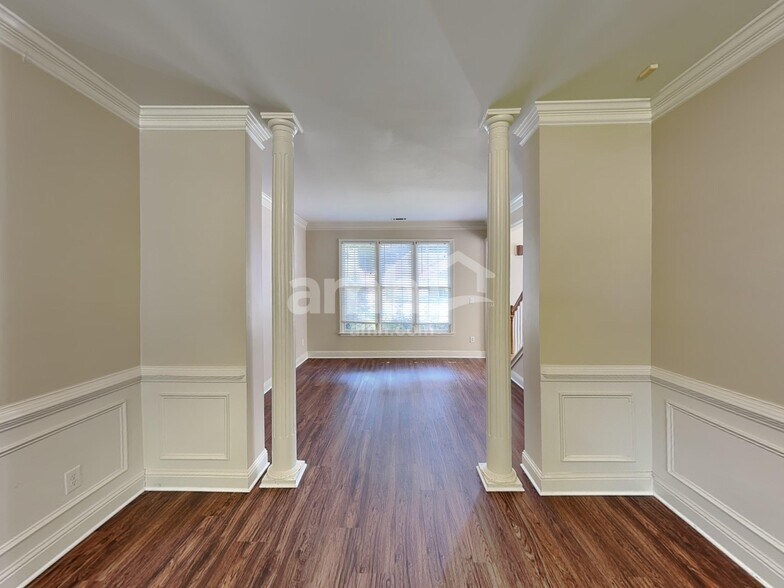 Building Photo - 1315 Killian Shoals Way SW