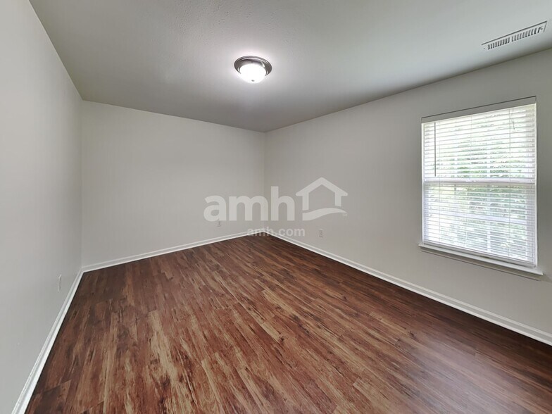 Building Photo - 5001 Autumn Oak Dr